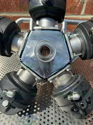 USED 5 ITT PURE FLO ADVANTAGE STAINLESS STEEL DIAPHRAGM VALVE W/ 1" SANITARY FITTING
