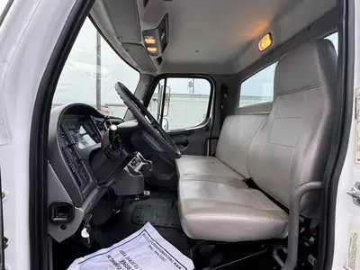 Used 2018 FREIGHTLINER M2 106 Tractors & Trailers Florida US | Truck and Van Outlet #1506266