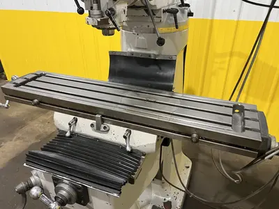 3 HP ACRA MODEL #AM-2V VERTICAL RAM TYPE KNEE MILL: STOCK #18823