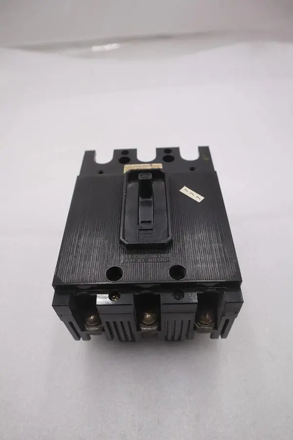 ITE CIRCUIT BREAKER EE3B015 15 AMP 3 POLE 240 VAC 125/250 VDC STOCK B-616