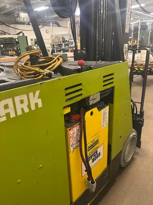 CLARK ESM1125 Fork Trucks | Universal Press & Machinery (UPM) (3)