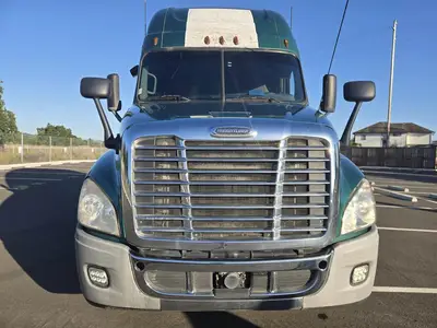 USED 2012 FREIGHTLINER CASCADIA 125