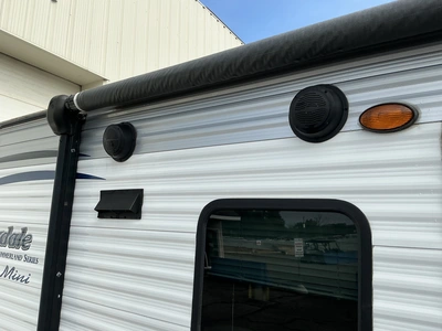 Used 2017 KEYSTONE SPRINGDALE SUMMERLAND SERIES MINI SM1800 Campers, Caravans, Motorhomes Michigan US | Miedema Asset Management Group #1397246