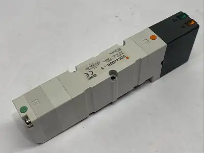VQC4400R-5 | SMC  Pneumatic Manifold Solenoid Valve 5-Port - Used