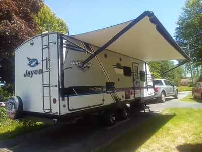 USED 2018 WHITE HAWK 23MRB