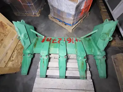 Super V Bucket, Shroud and Teeth Assembly L5570SV59SDX