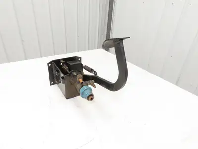 Toyota 5FBCU20 Electric Forklift Brake Pedal Master Cylinder Assembly