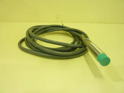 NEW PEPPERL & FUCHS NJ4-12GM-E2