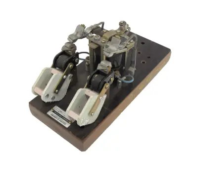 NEW SQUARE D 7004-S0140A CONTACTOR 230V SER.7 SIZE 2 7004S0140A