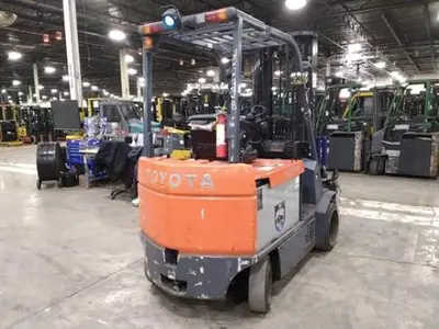 USED 2017 TOYOTA 7FBCU35