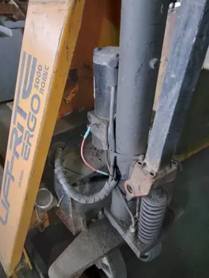 3000 LB CAPACITY LIFT RITE ELECTRIC PALLET JACK. STOCK # 0640523.