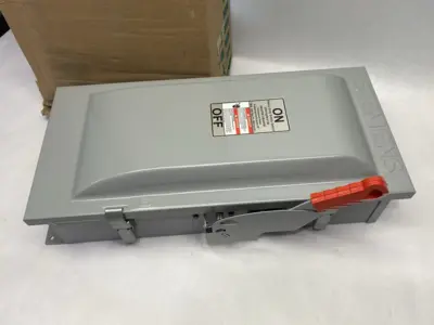 USED SIEMENS LOW-VOLTAGE HEAVY DUTY SAFETY SWITCH 3-POLE 3-FUSE 100A 600V