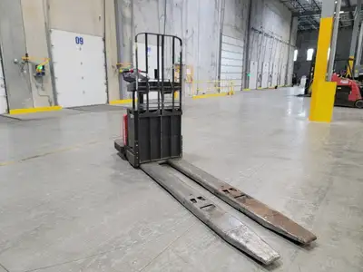 USED RAYMOND 8410