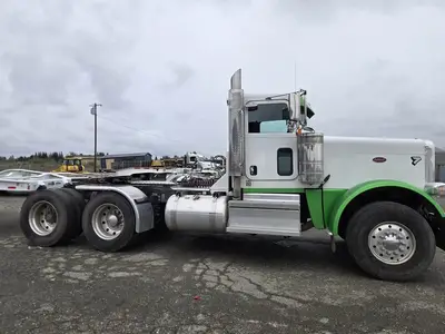 USED 2023 PETERBILT 389