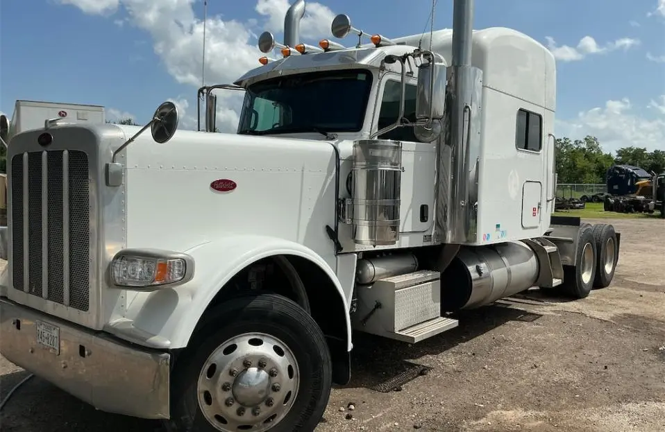 USED 2020 PETERBILT 389