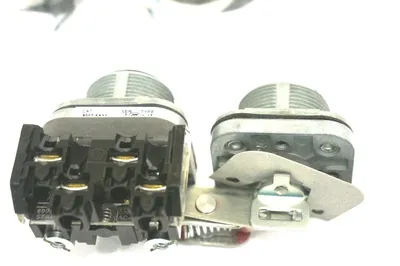 NEW ALLEN BRADLEY 800TC-FA22A PUSHBUTTON SER. T 800TCFA22A