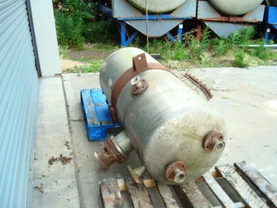 360 L S/S Vertical Enclosed Tank