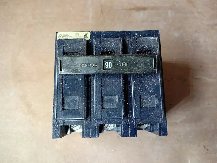 Used CUTLER-HAMMER BAB3090H Switchgears British Columbia CA | Lenmark #1438362