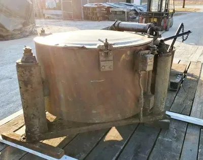Tolhurst 40" Center-Slung chip wringer.