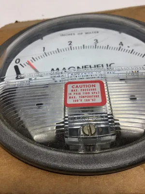 Dwyer Magnehelic Pressure Gauge Max Press 0-15 PSIG (100 kPa)
