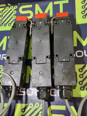 OMRON D4GL-4EDG-A4 GUARD LOCK SAFETY DOOR SWITCH 24VDC 3mA