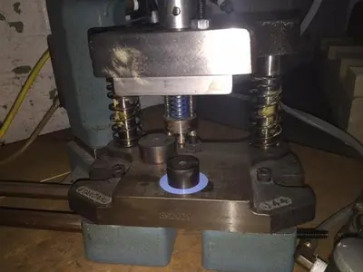 2159-220 Hugold Bench Model Pneumatic Air Press, Model # U/AKS