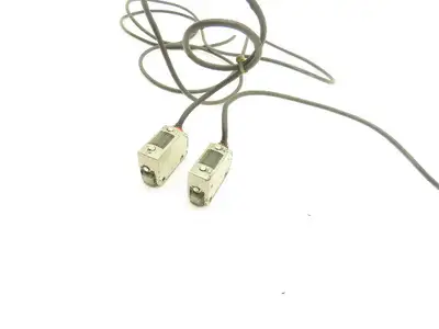 Keyence LR-ZB250AP CMOS Laser Sensor 10-30VDC  Lot of 2