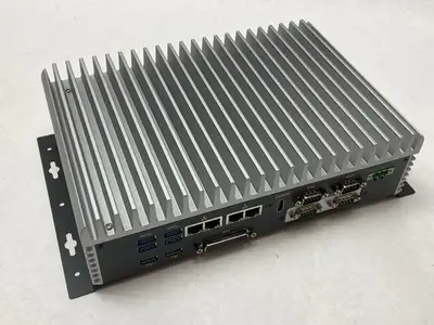 USED AXIOMTEK EBOX670-891-FL-DC