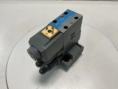 USED VICKERS DG4V-3-2AL-M-U-HL7-60