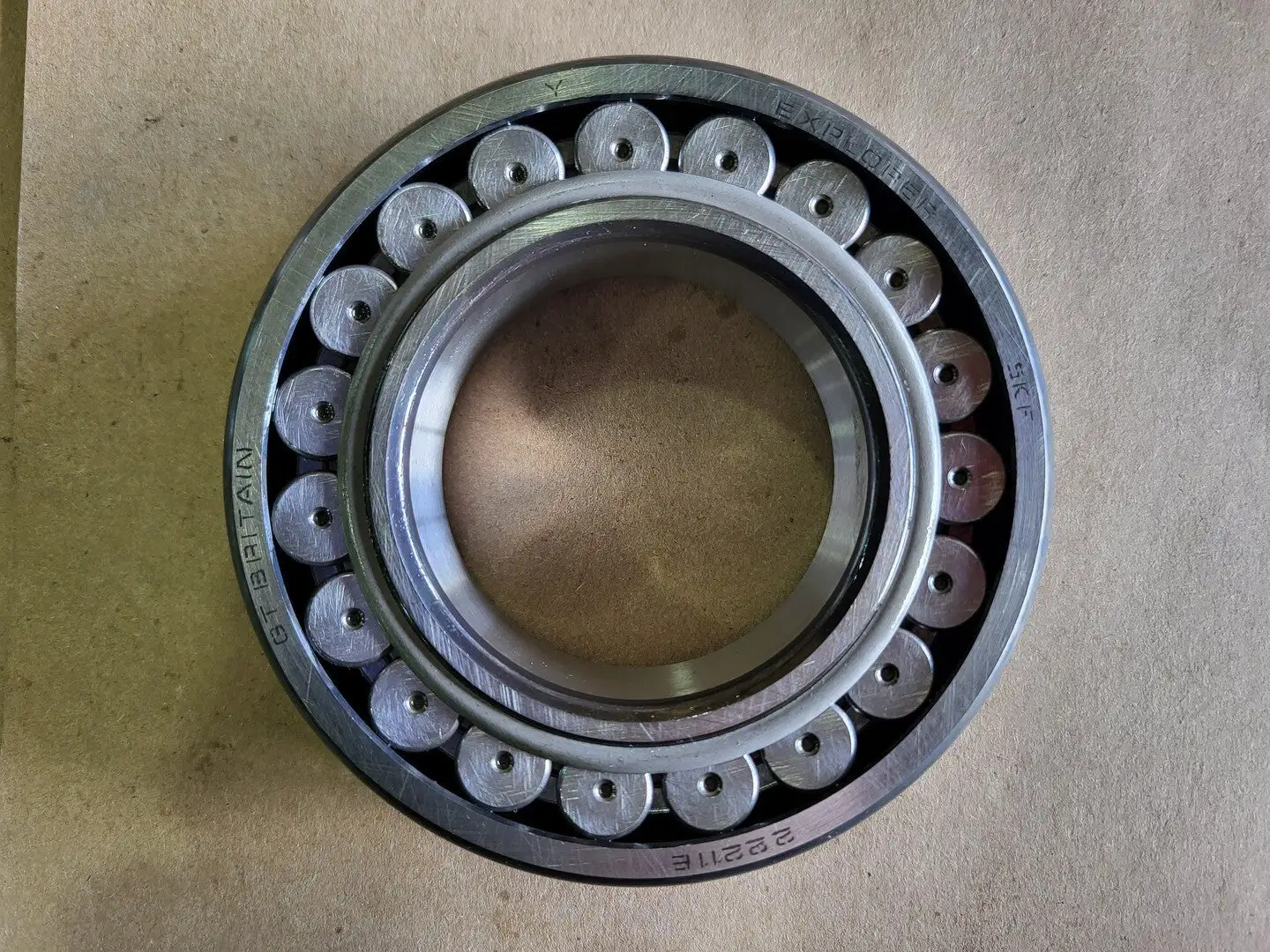 NEW SKF 22211E