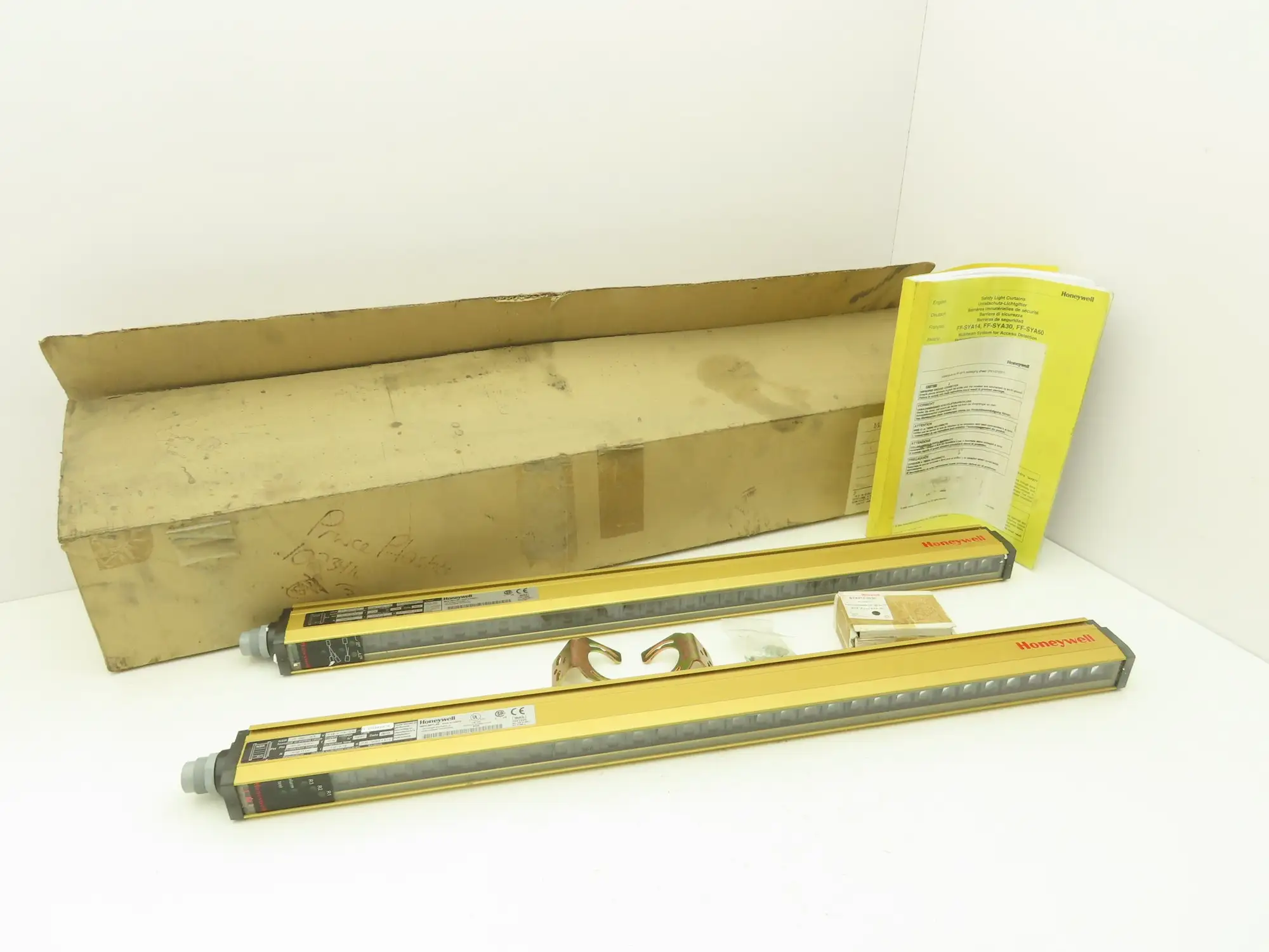 Honeywell FF-SYA30064C2R Safety Light Curtain Emitter Transmitter Set 670mm L
