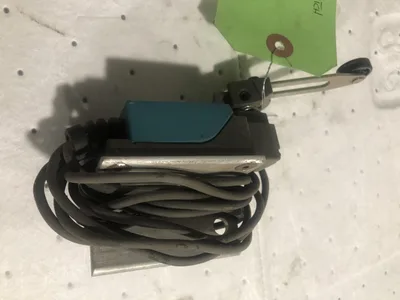 Dayton 12T961 Limit Switch, Roller Lever, Rotary, SPDT, 10A @ 300V AC