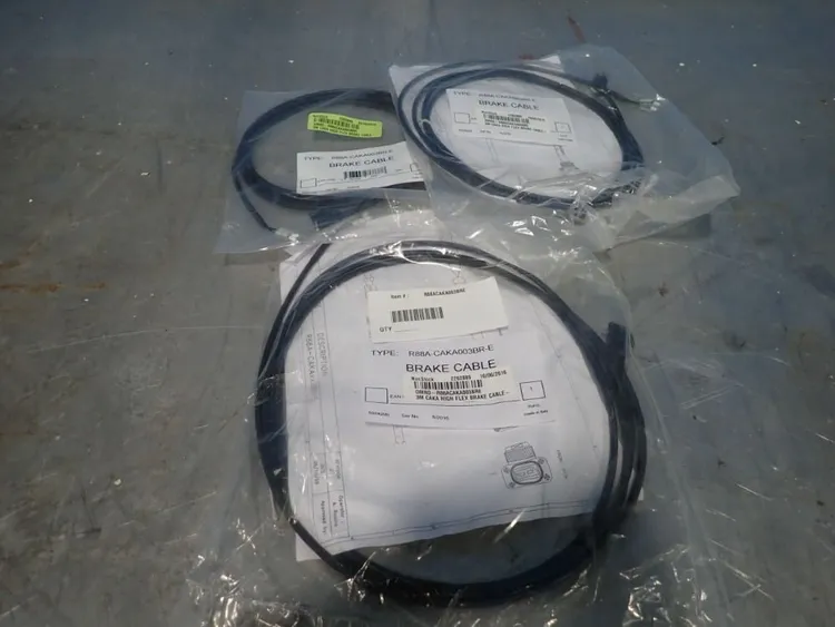 New | in-Stock OMRON R88ACAKA003BRE Cable & Wire | HGR 24 #742342