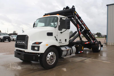 New | in-Stock 2025 MACK MD6 Rolloff Trucks Texas US | Roll Off Truck World #1491872