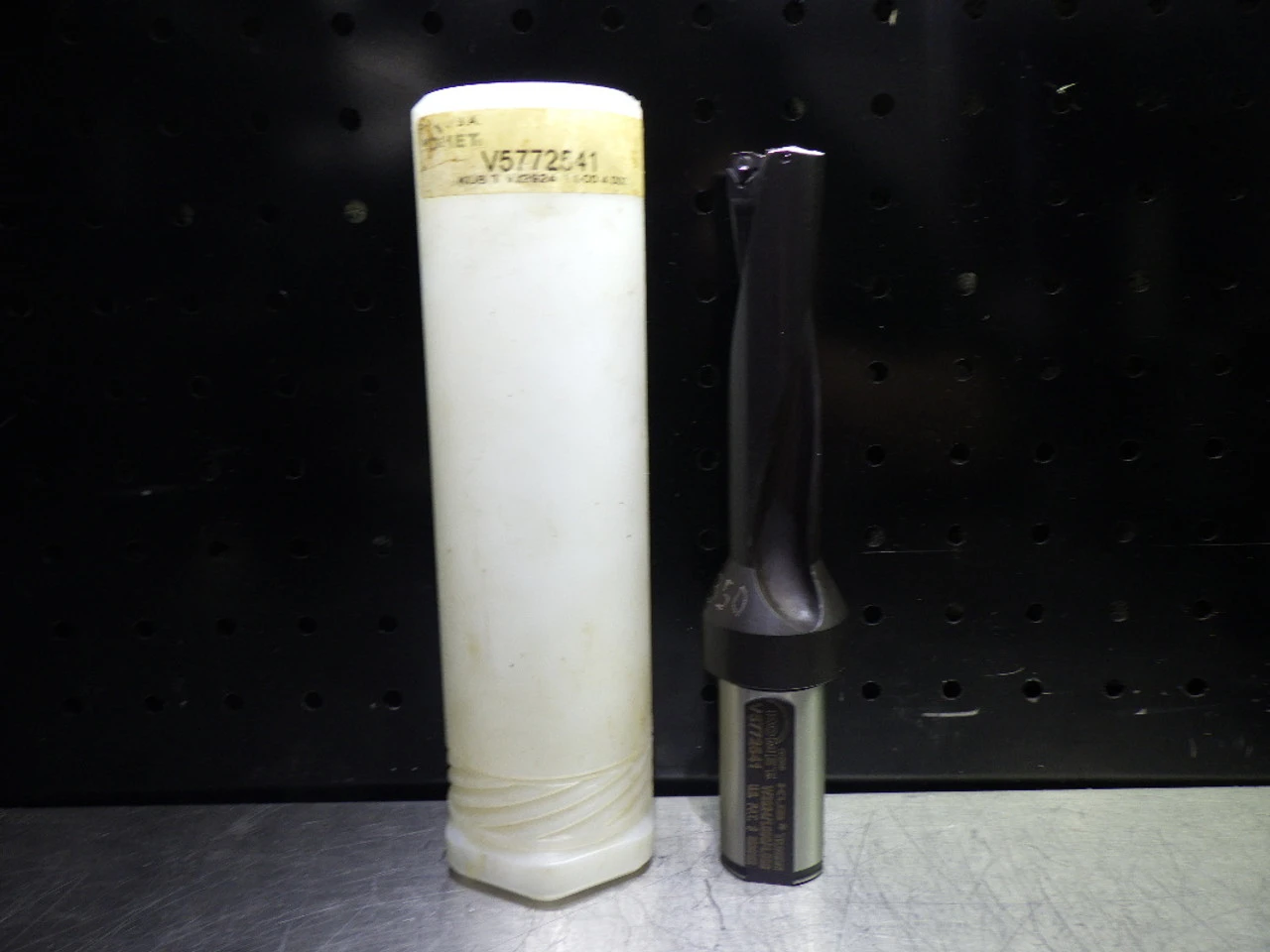 Komet 1" Coolant Thru Indexable Drill 1.25" Shank V5772541 (LOC2123B)