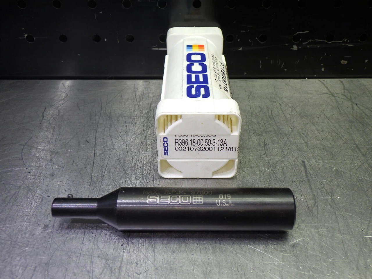 SECO .472" Coolant Thru 1 Flute Thread Mill 3/4" Shank R396.18-00.50-3-13A (LOC625)