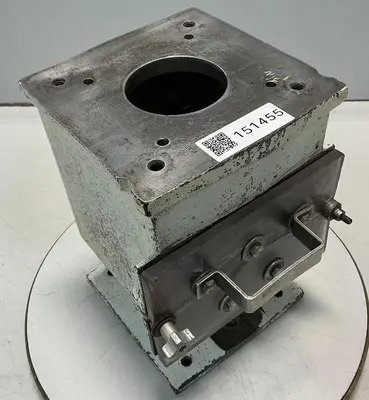 USED METAL FABRICATOR NO MODEL / NO TAG