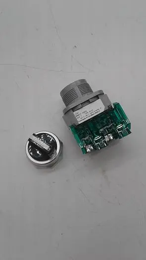 Used ALLEN-BRADLEY ALLEN-BRADLEY 30MM SELECTOR SWITCH 800T PB 2-POSITION NON-ILLUMINATED 800TC-H2D1 Switch Parts | ND Industrial Surplus #1212089