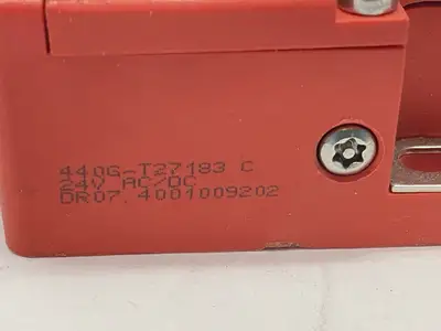 USED ALLEN-BRADLEY SER C SAFETY INTERLOCK SWITCH TLS3-GD2 10A 24V W/ KEY