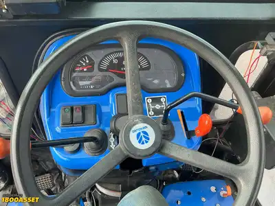 USED 2002 NEW HOLLAND TC40 TRACTOR