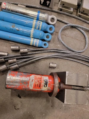 OTC 10-Ton Jack  6 1/8'' stoke W/ cabel clamp dies