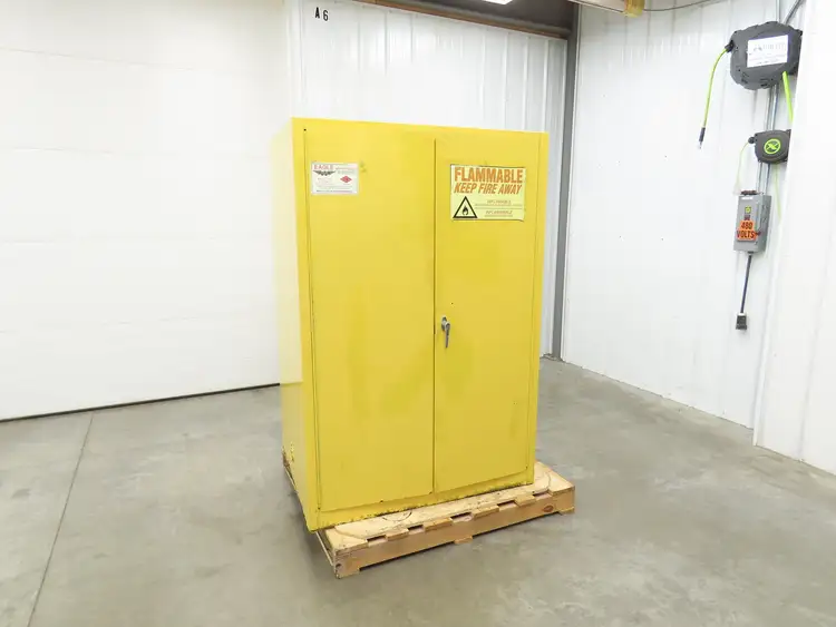Used EAGLE _UNKNOWN_ Biological Safety Cabinets | Arrow Industrial #618113