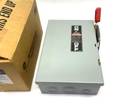 USED GENERAL ELECTRIC HEAVY DUTY SAFETY SWITCH, FUSIBLE, 30A 3P HD N1