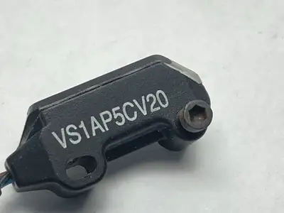 USED BANNER SELF-CONTAINED CONVERGENT-MODE SENSOR 56498