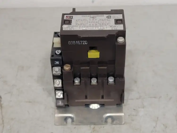 Used CUTLER-HAMMER MC10DN3 Switchgears British Columbia CA | Lenmark #240857