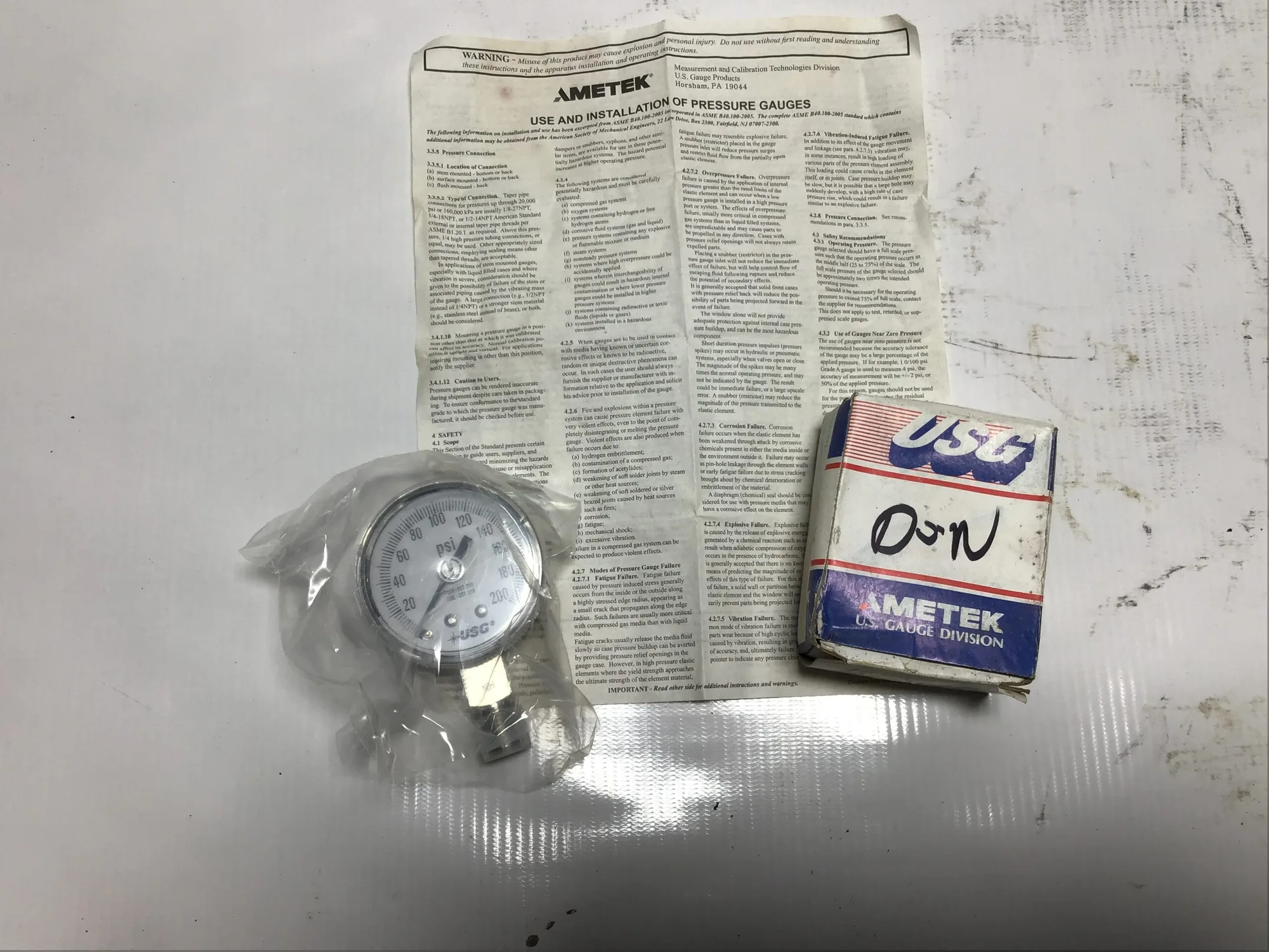 Ametek 1/4″ NPT LM 100 PSI Spec 148959A 2″ Pressure Gauge