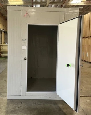 171-0076 6’ x 6’ Walk In Freezer Box with Floor