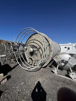 9,000 Gallon SS Vertical Tank