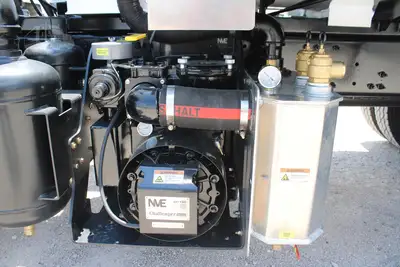 Used 2019 VOLVO VHD64B200 Vacuum Truck Texas US | Roll Off Truck World #1491991