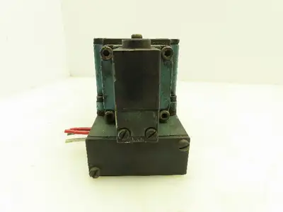 MAC 6521B-211-PM-111DA Pneumatic Double Solenoid Valve 4/2-Pos 120V w/Sub-Base